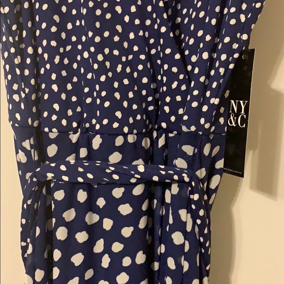 New York & Co sleeveless Dress - Picture 3 of 6